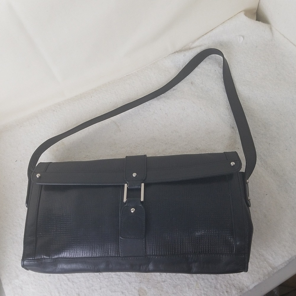 Kenneth Cole Black Textured Leather Shoulder Bag Flap Closure Silver Buckle Vntg